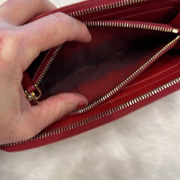 Prada red zippy wallet (perfect for the Christmas) - Picture 15 of 17